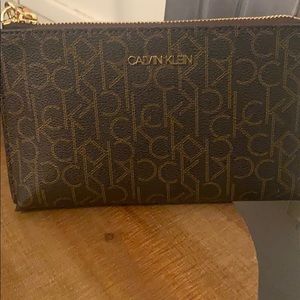 ✨NWT Calvin Klein Wrislet✨